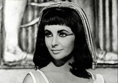 Elizabeth Taylor como Cleopatra (1963)