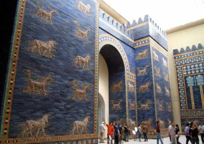Portes d’Ishtar (Babilonia 575 aC) conservat en el Museu de Pergamón (Berlín)