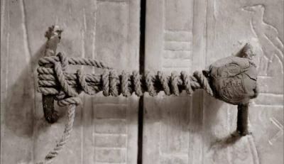 Segell intacte a la capella de la tomba de Tutankhamon