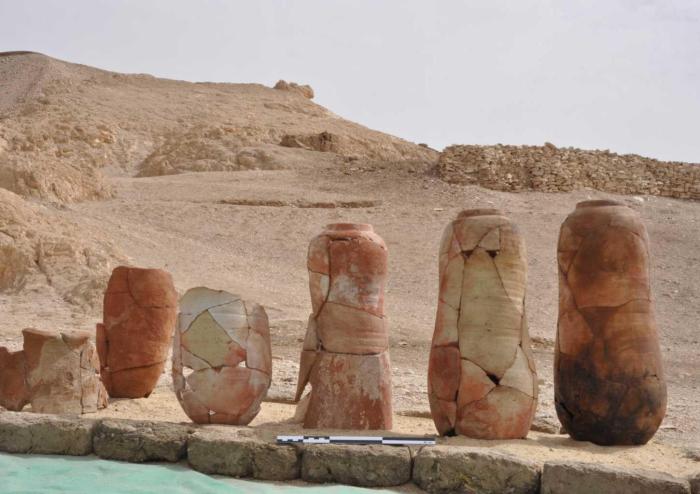 Dipòsits ceràmics de momificació típics de la XXV dinastía