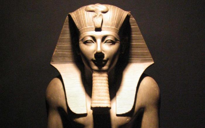Escultura de Tutmosis III, Museu de Luxor