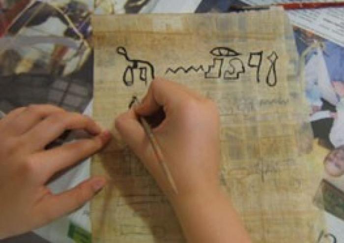 Pràctica d'escriure amb signes jeroglífics